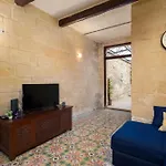 Appartement Traditional Maltese 2-bedroom With Private Hot Tub - Steps Away From Valletta Il-Furjana