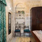 Appartement Traditional Maltese 2-bedroom With Private Hot Tub - Steps Away From Valletta *