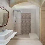 Traditional Maltese 2-bedroom With Private Hot Tub - Steps Away From Valletta Appartement *