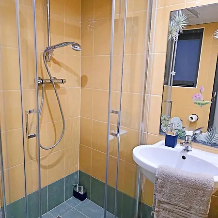 Traditional Maltese 2-bedroom With Private Hot Tub - Steps Away From Valletta アパート フロリアーナ