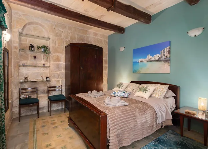 アパート Traditional Maltese 2-bedroom With Private Hot Tub - Steps Away From Valletta フロリアーナ