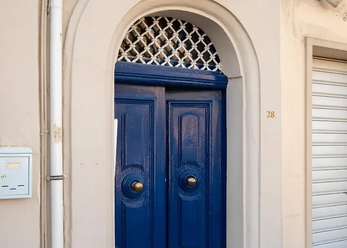 Traditional Maltese 2-bedroom With Private Hot Tub - Steps Away From Valletta アパート