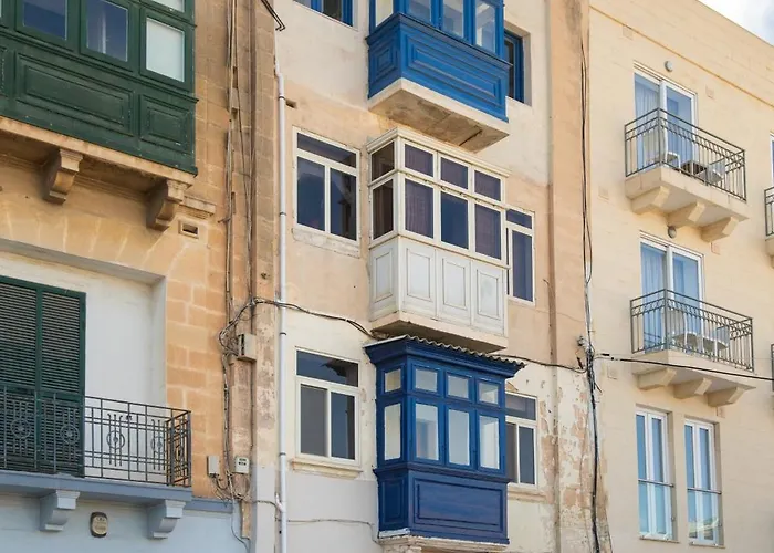Traditional Maltese 2-bedroom With Private Hot Tub - Steps Away From Valletta アパート フロリアーナ
