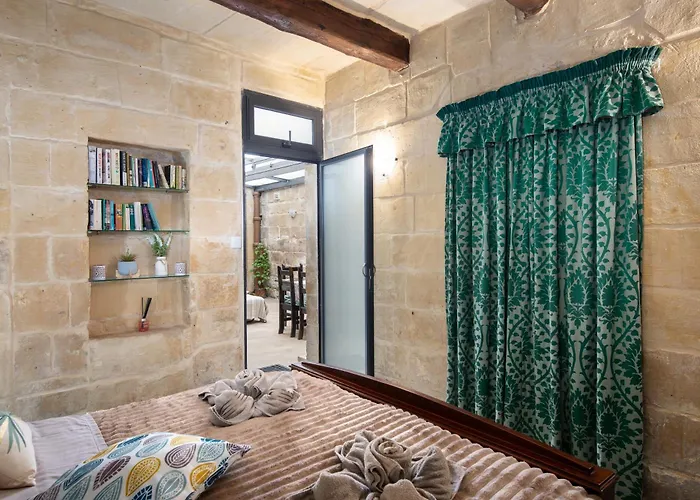 Traditional Maltese 2-bedroom With Private Hot Tub - Steps Away From Valletta アパート