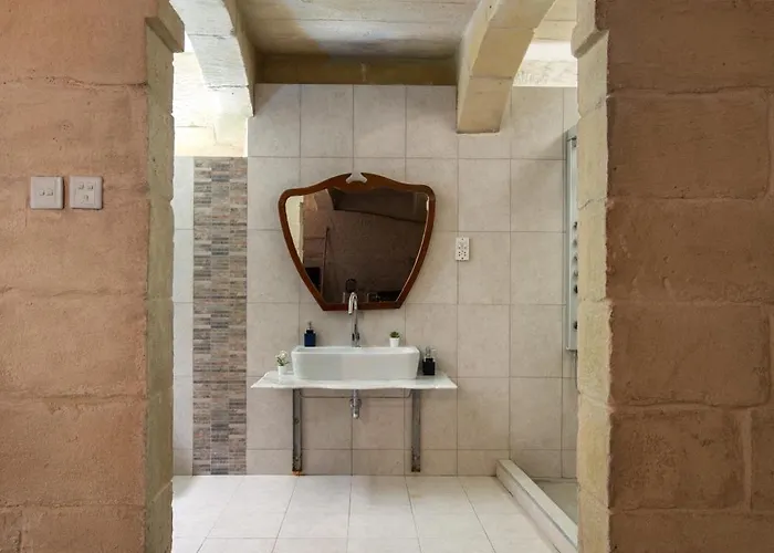 アパート Traditional Maltese 2-bedroom With Private Hot Tub - Steps Away From Valletta *