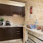 Appartamento Traditional Maltese 2-bedroom With Private Hot Tub - Steps Away From Valletta *