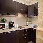 Traditional Maltese 2-bedroom With Private Hot Tub - Steps Away From Valletta *