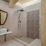 Traditional Maltese 2-bedroom With Private Hot Tub - Steps Away From Valletta * Floriana