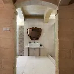 Appartement Traditional Maltese 2-bedroom With Private Hot Tub - Steps Away From Valletta *