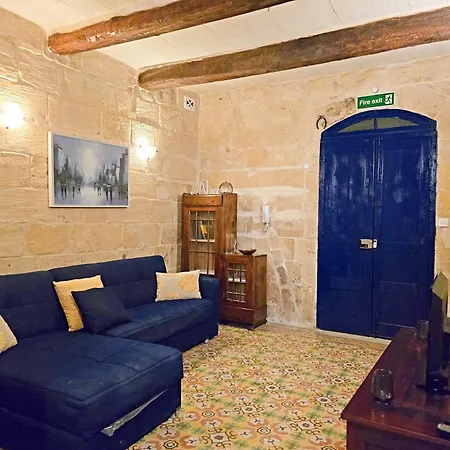 Traditional Maltese 2-bedroom With Private Hot Tub - Steps Away From Valletta Διαμέρισμα Φλοριάνα