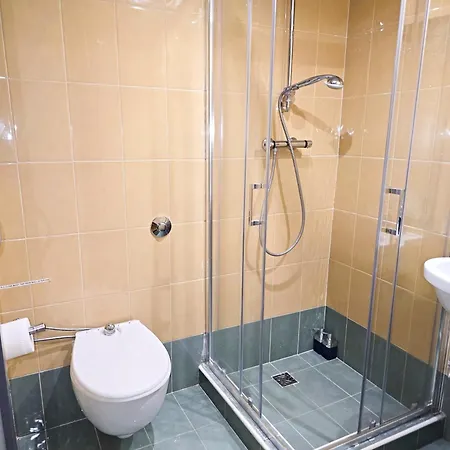 Διαμέρισμα Traditional Maltese 2-bedroom With Private Hot Tub - Steps Away From Valletta Φλοριάνα