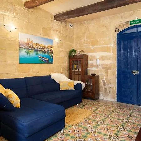 Traditional Maltese 2-bedroom With Private Hot Tub - Steps Away From Valletta Apartamento