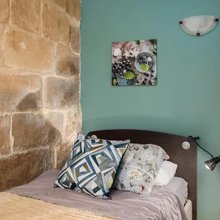 아파트 Traditional Maltese 2-bedroom With Private Hot Tub - Steps Away From Valletta *