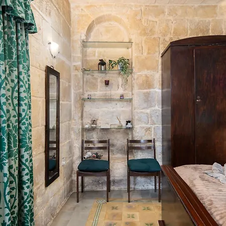 아파트 Traditional Maltese 2-bedroom With Private Hot Tub - Steps Away From Valletta *