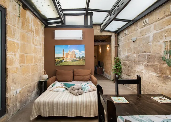Traditional Maltese 2-bedroom With Private Hot Tub - Steps Away From Valletta * Il-Furjana