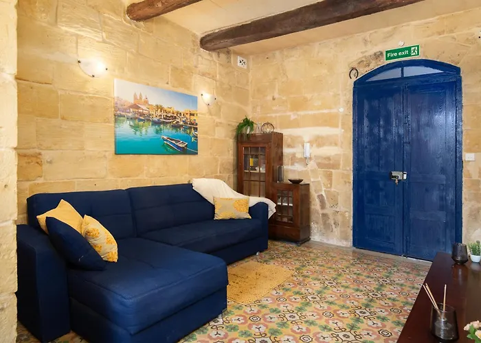 Traditional Maltese 2-bedroom With Private Hot Tub - Steps Away From Valletta Appartement