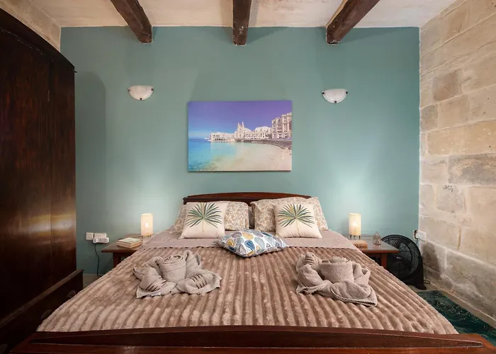 Traditional Maltese 2-bedroom With Private Hot Tub - Steps Away From Valletta Appartement