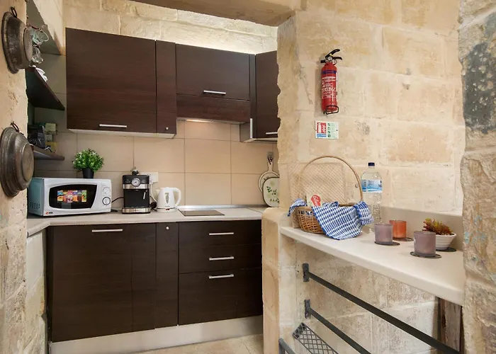 Appartement Traditional Maltese 2-bedroom With Private Hot Tub - Steps Away From Valletta *