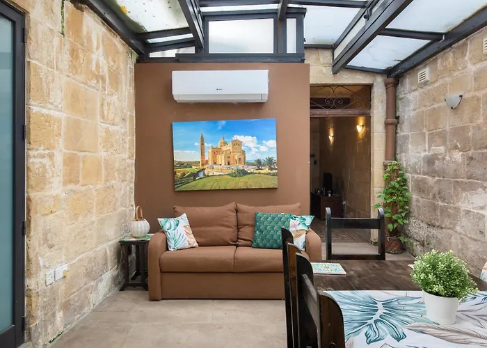 Traditional Maltese 2-bedroom With Private Hot Tub - Steps Away From Valletta * Il-Furjana