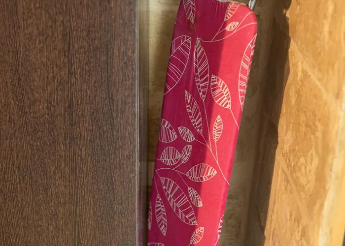 Traditional Maltese 2-bedroom With Private Hot Tub - Steps Away From Valletta *